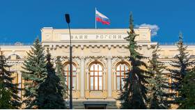 Зачем Центральный банк продает валюту в Да